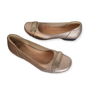 Clarks Slip On Flats Gold Leather Ballet Shoe Cushioned Buckle Women's 7.5